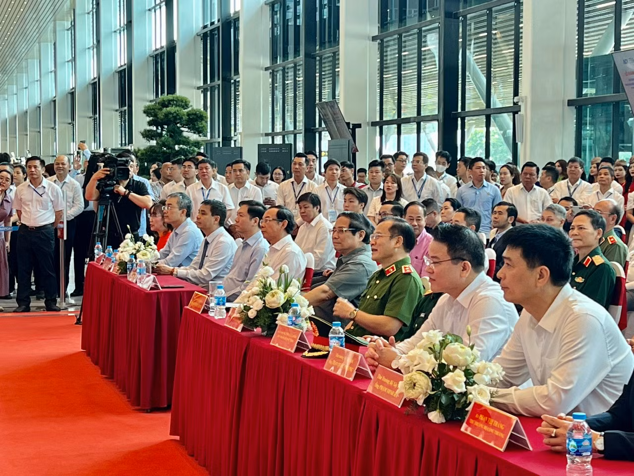 Làm thủ tục chuyến bay qua VNeID tại sân bay Tân Sơn Nhất -0