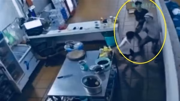 Xông vào quán lẩu dê quậy phá rồi đâm chết nhân viên