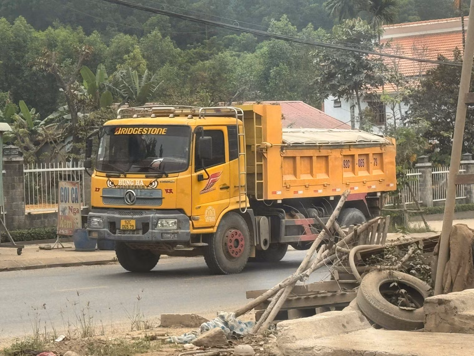 Công an vào cuộc vụ đoàn xe biển số Quảng Nam “múc trộm” đất dự án tại Đà Nẵng -2