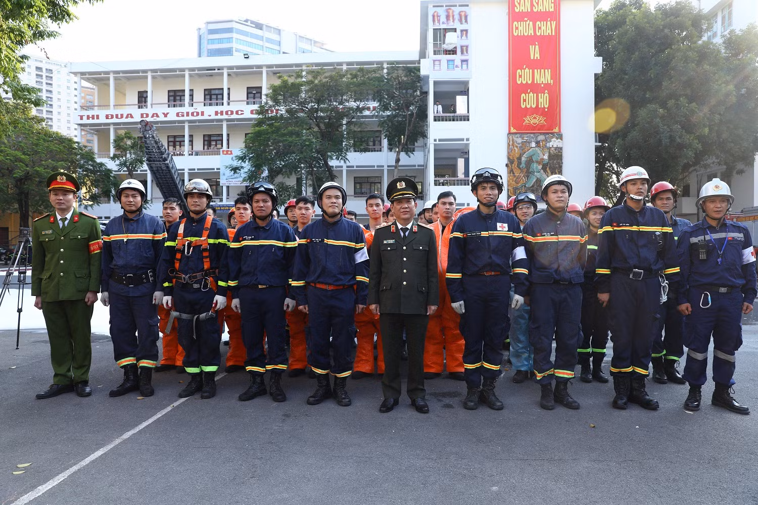 Quyết liệt, đồng bộ giải pháp chủ động ứng phó với biến đổi khí hậu, phòng chống thiên tai -0