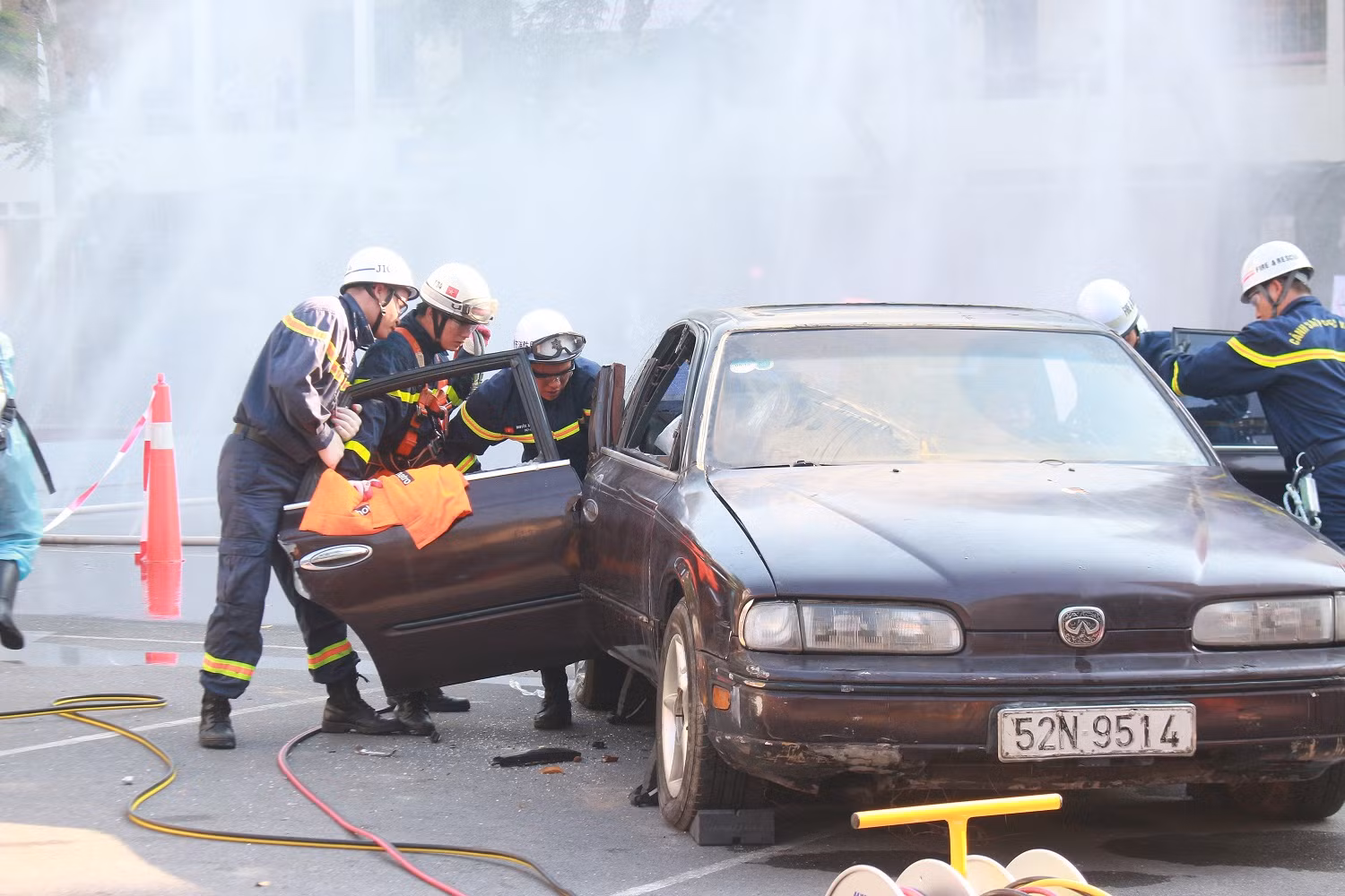 Hơn 100 cán bộ, chiến sĩ tham gia diễn tập ứng phó với biến đổi khí hậu, phòng chống thiên tai và tìm kiếm cứu nạn -3