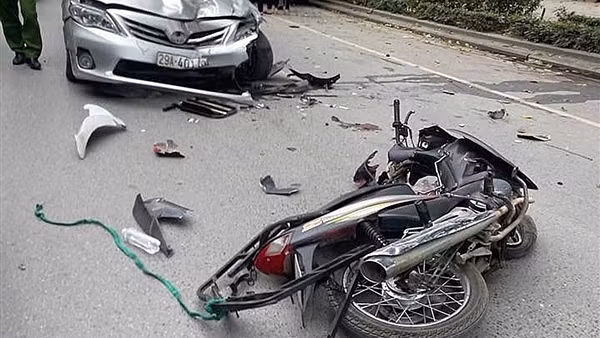 Tài xế ô tô con gây tai nạn liên hoàn ở Hà Nội