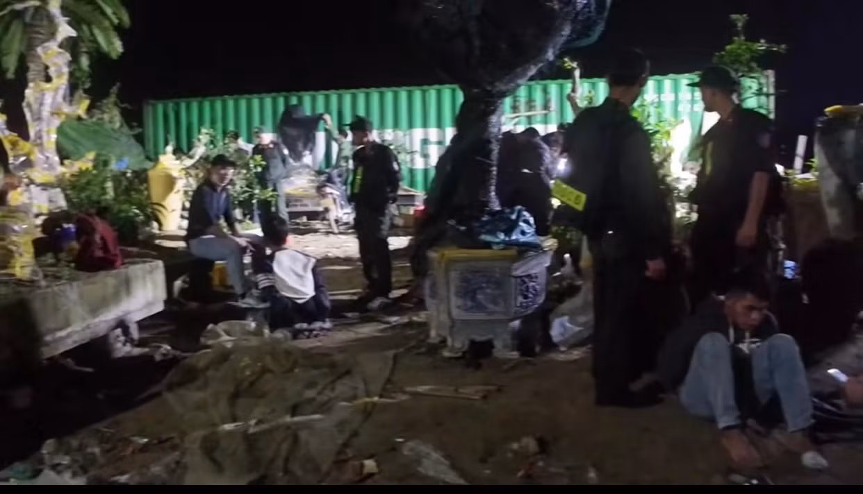 Quảng Ngãi: Chiếm giữ trái phép khu đất hơn 1nghìn m2, xây nhà chòi, có hầm trú, dựng thùng container để làm tụ điểm sử dụng trái phép chất ma túy -0