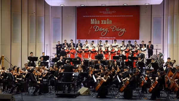 Bản giao hưởng đặc biệt của lực lượng CAND chào mừng Ngày thành lập Đảng