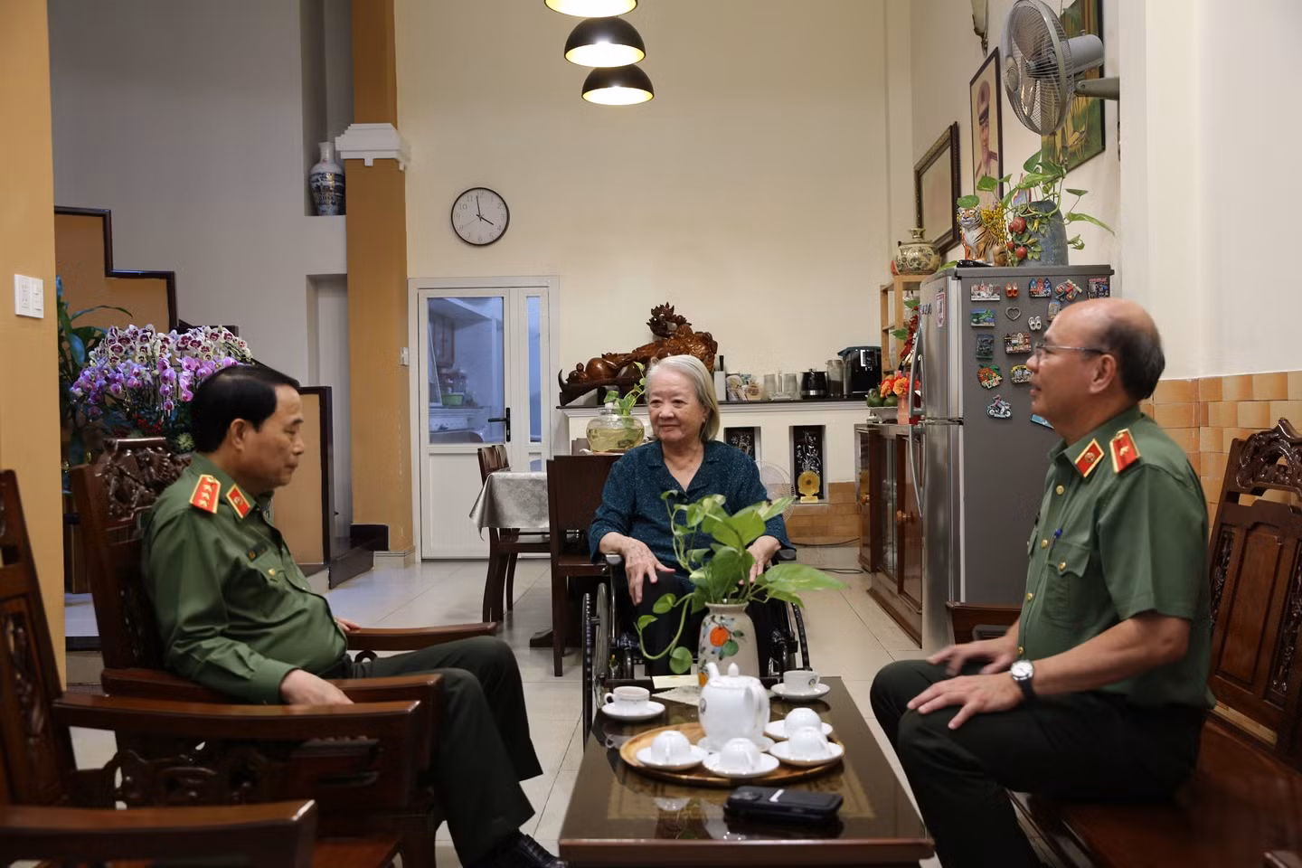 Thứ trưởng Lê Quốc Hùng thăm hỏi, chúc Tết gia đình các đồng chí nguyên lãnh đạo Bộ Công an -1