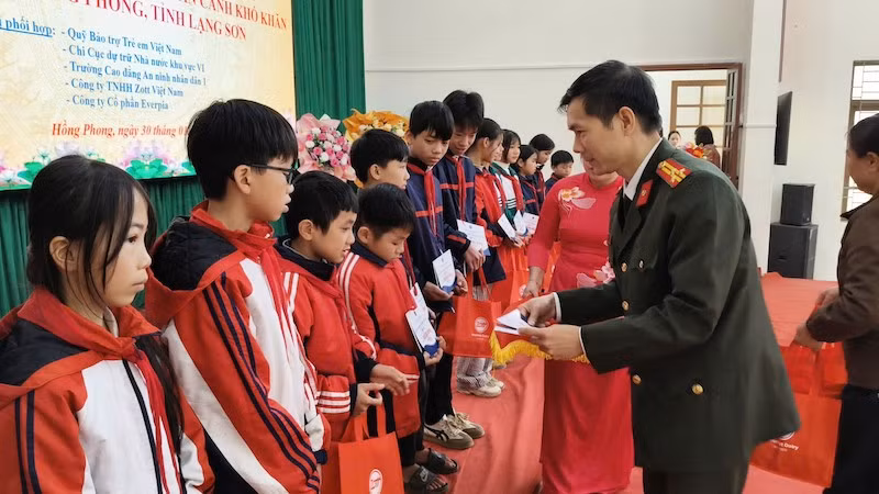 Lan toả hơi ấm vùng biên- hành dộng thiết thực trong phong trào thi đua “Ba Nhất” -2