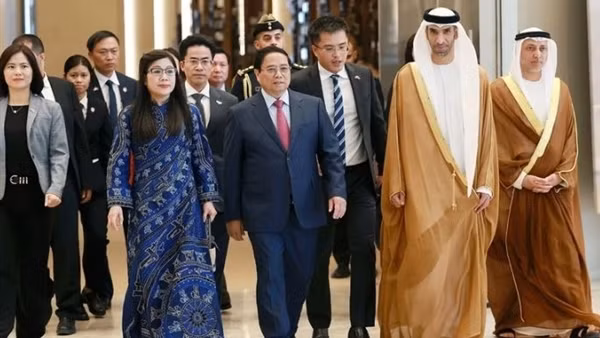 UAE bắn 21 loạt đại bác chào đón Thủ tướng Chính phủ Phạm Minh Chính