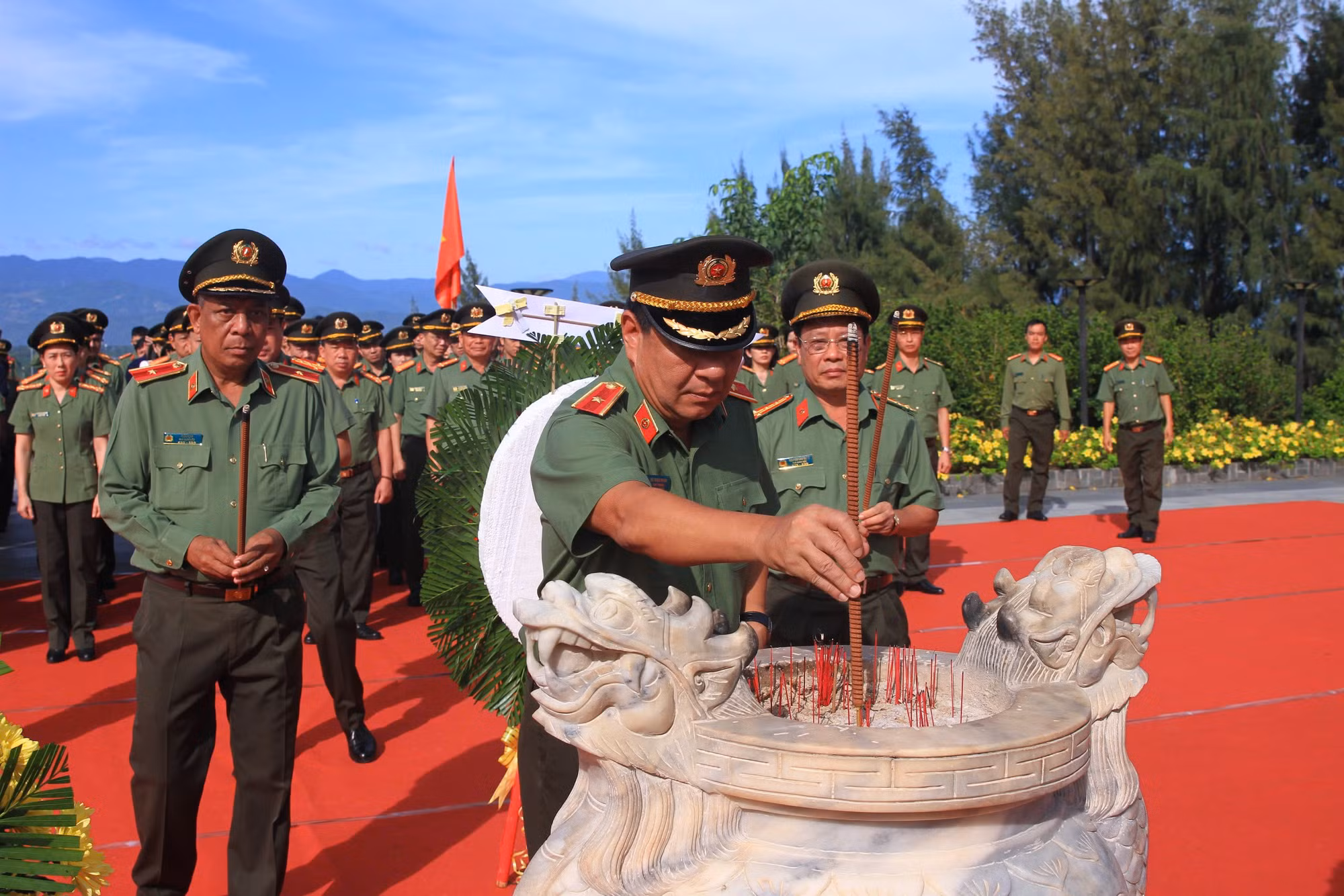 Cục Truyền thông CAND tổ chức Lễ dâng hoa, dâng hương tại Khu tưởng niệm chiến sĩ Gạc Ma -0