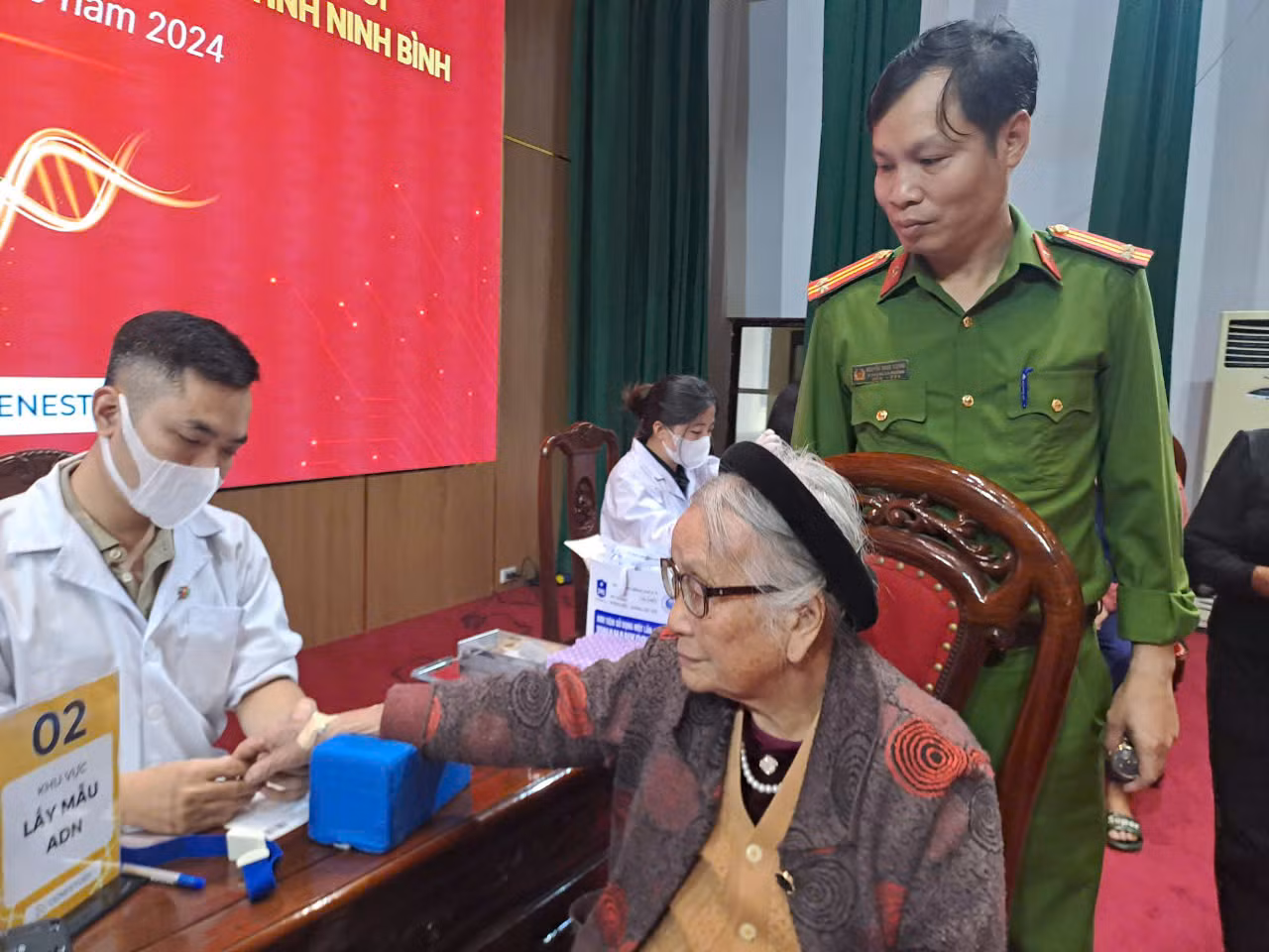 Ninh Bình thu nhận mẫu AND cho 263 trường hợp là Mẹ Việt Nam anh hùng, mẹ liệt sĩ và thân nhân của 136 liệt sĩ -0