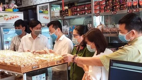 Hà Nội lấy ý kiến người dân tăng gấp đôi mức phạt với vi phạm an toàn thực phẩm
