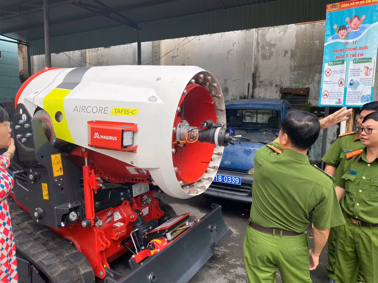 2 tổ Cảnh sát đặc biệt tinh nhuệ chữa cháy và CNCH trên cạn, dưới nước được thành lập -0