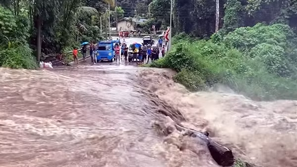 Bão Trà Mi "trút cơn thịnh nộ" gây lũ lụt tại Philippines