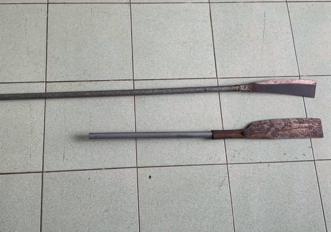Tạm giữ hai nhóm thanh niên 