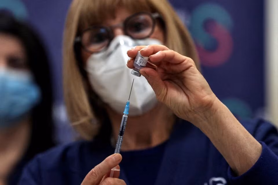 Nước đầu tiên trên thế giới chấp thuận tiêm mũi vaccine COVID-19 thứ 4 -0