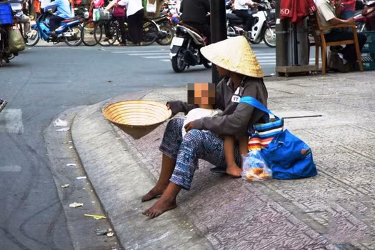 Tổ chức, ép buộc trẻ em đi ăn xin bị phạt đến 15 triệu đồng
