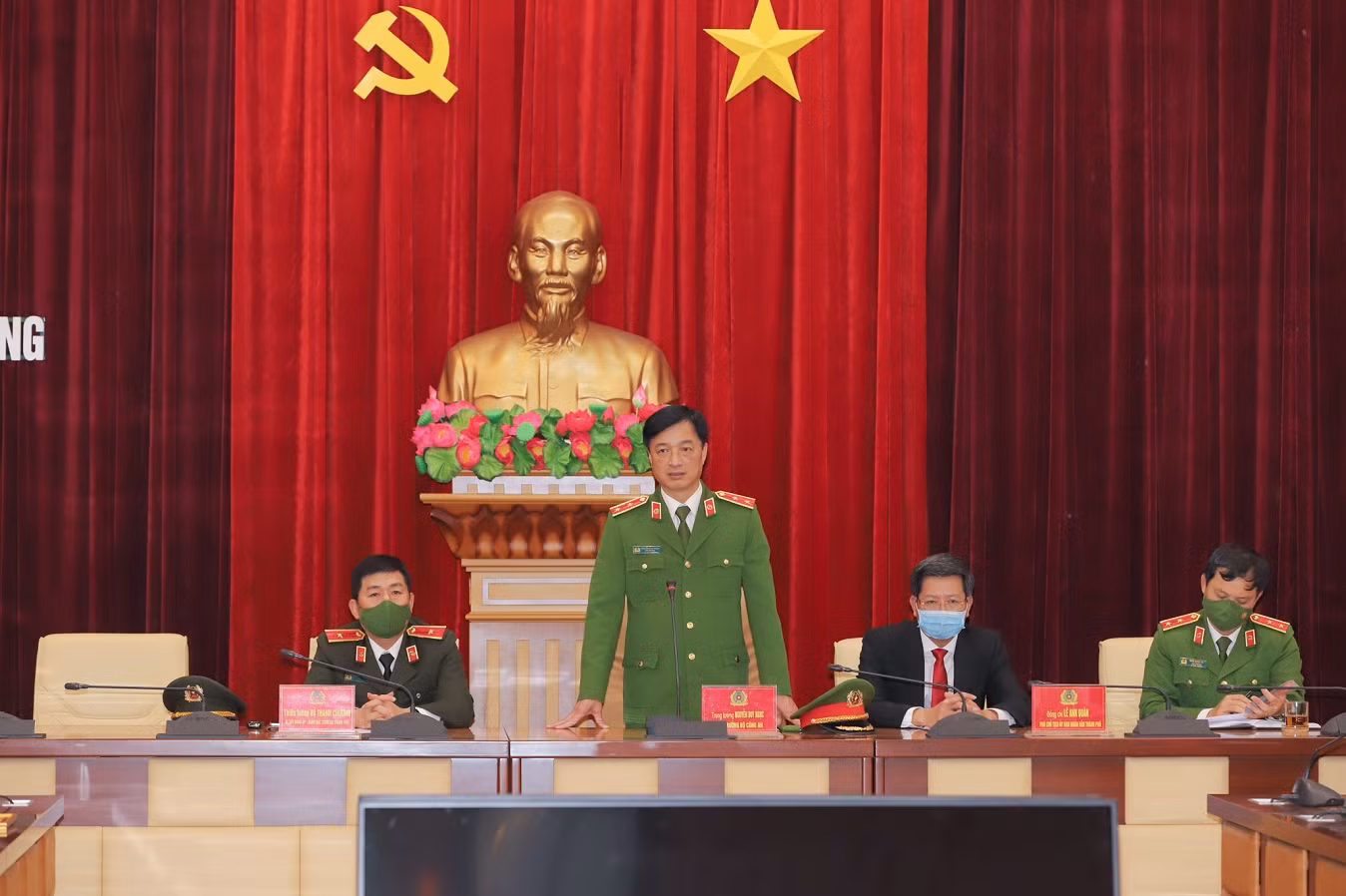 Khen thưởng chiến công đặc biệt bắt đối tượng gây ra vụ cướp 3,5 tỷ đồng -0