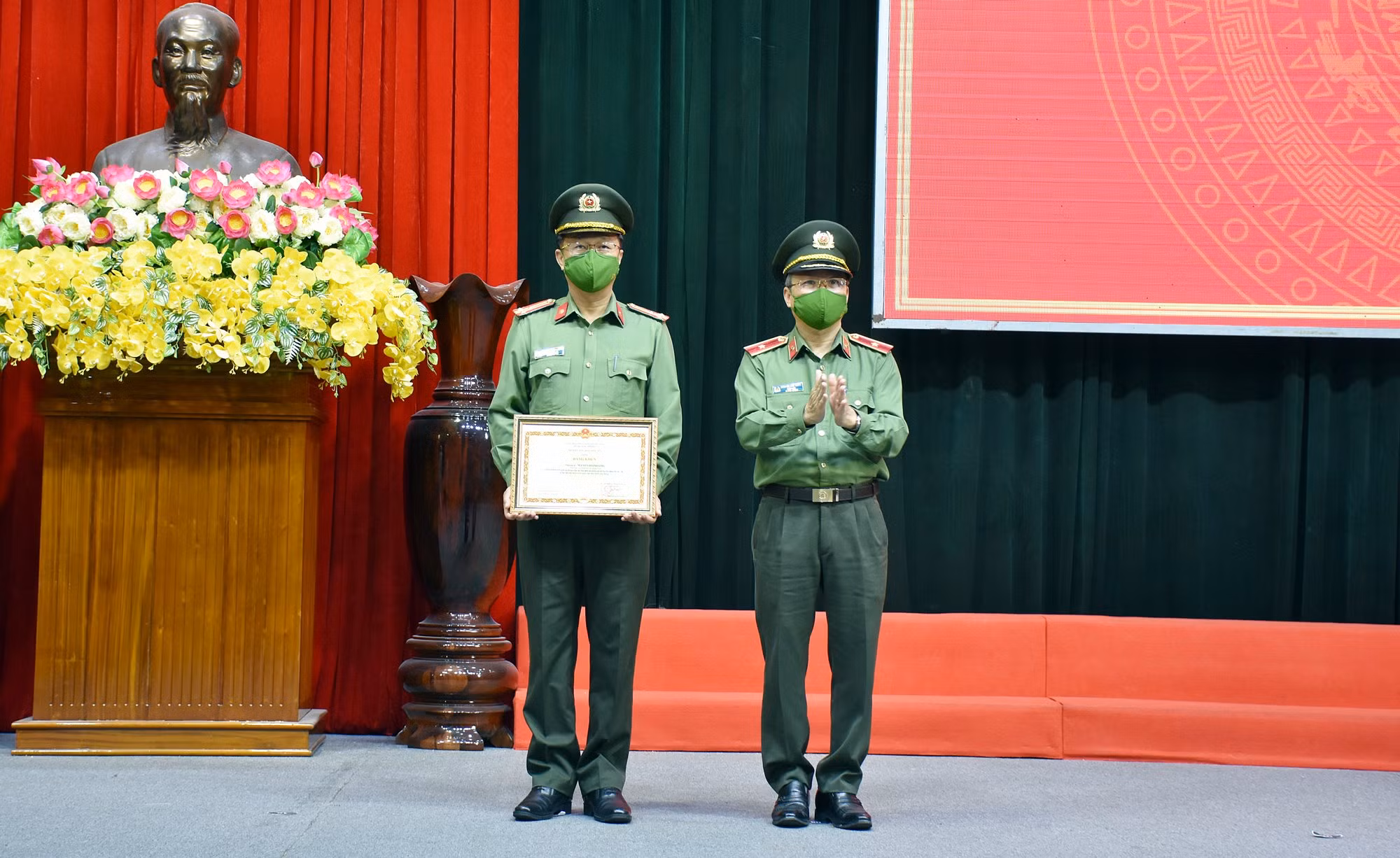 Khen thưởng nhiều tập thể, cá nhân thuộc Công an Quảng Nam có thành tích xuất sắc trong công tác -0