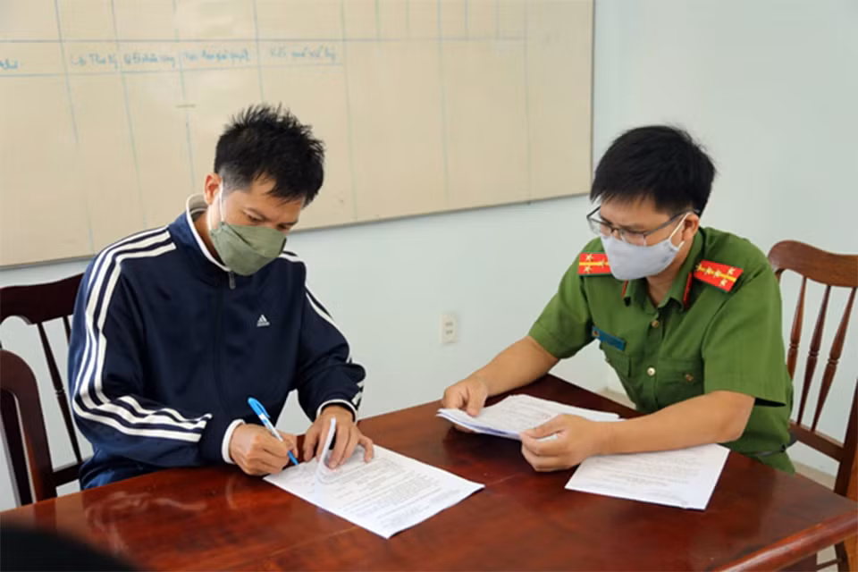Triệt phá đường dây cho vay nặng lãi, bắt khẩn cấp 'ông chủ' Công ty Vĩnh Hưng -0