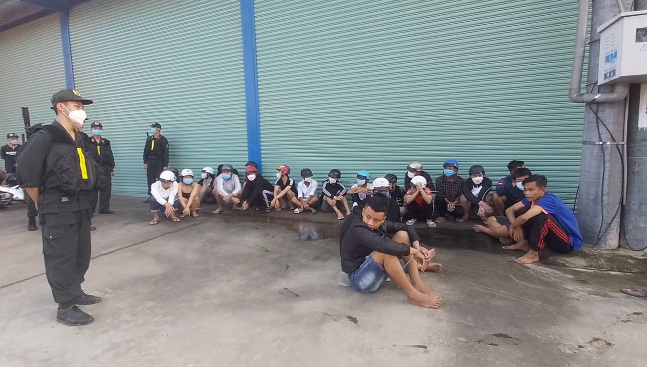  Bắt giữ gần 30 đối tượng tụ tập đua xe trái phép trên Quốc lộ 1A -0