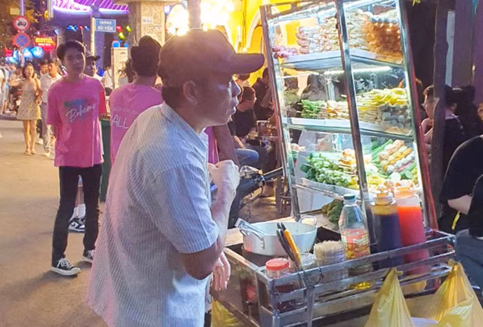 Muôn mặt “phố Tây” -0