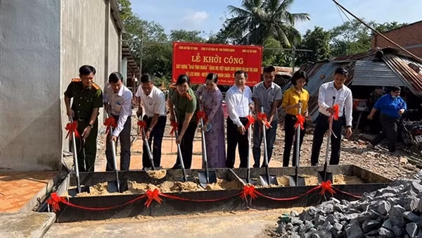 Công an tỉnh Tây Ninh xây dựng 2 căn Nhà tình nghĩa tặng Mẹ Việt Nam Anh hùng