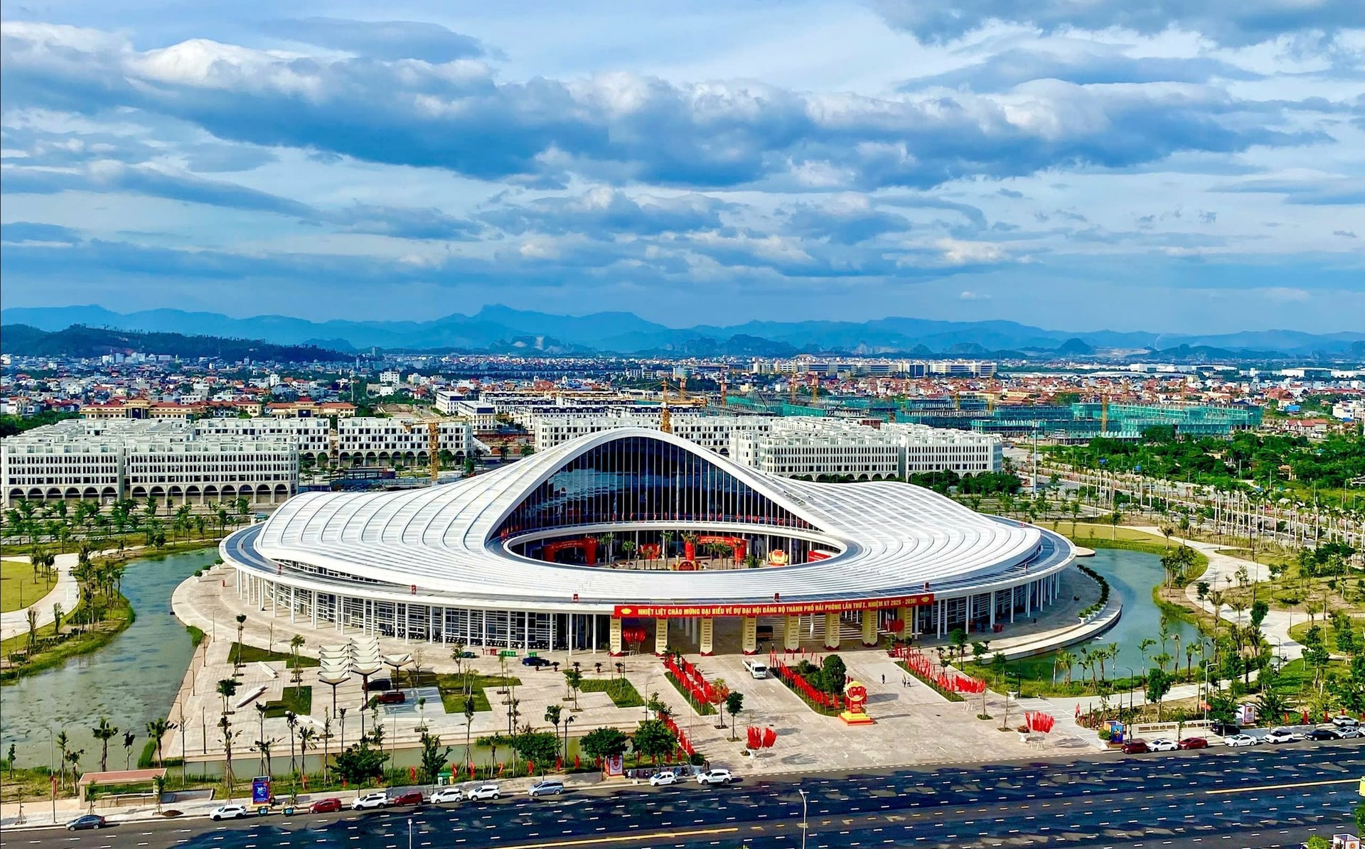 Thủ tướng Phạm Minh Chính dự, chỉ đạo Đại hội Đảng bộ TP Hải Phòng lần thứ I -0