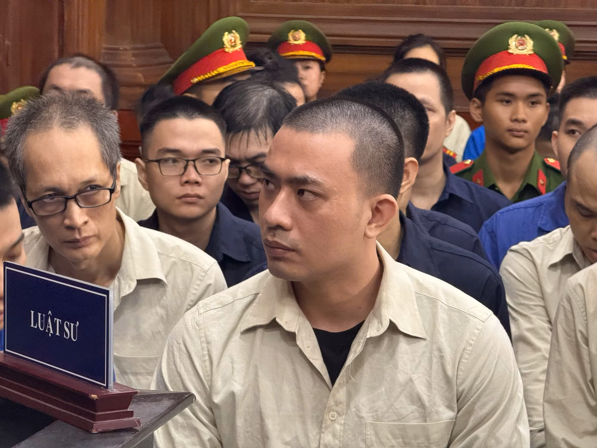 Bốn anh em nằm trong đường dây tổ chức đánh bạc 3,8 tỷ USD trên không gian mạng lãnh án -0