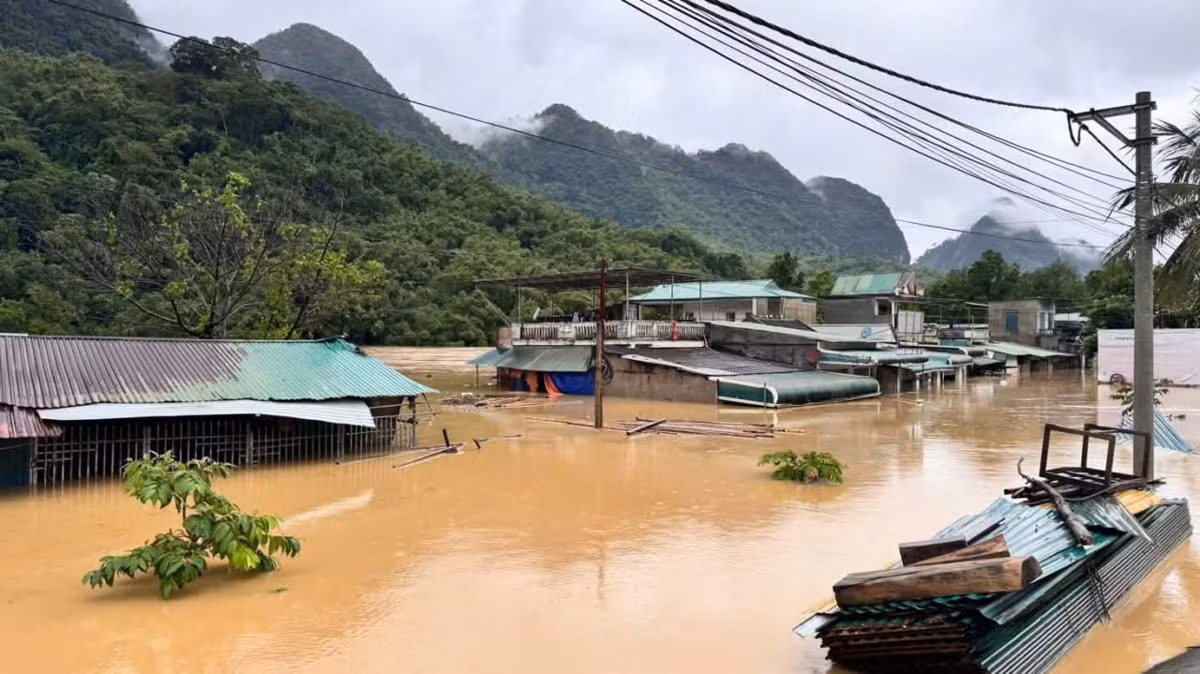 Công an Thanh Hóa huy động tối đa lực lượng khẩn trương khắc phục hậu quả bão số 10 -0