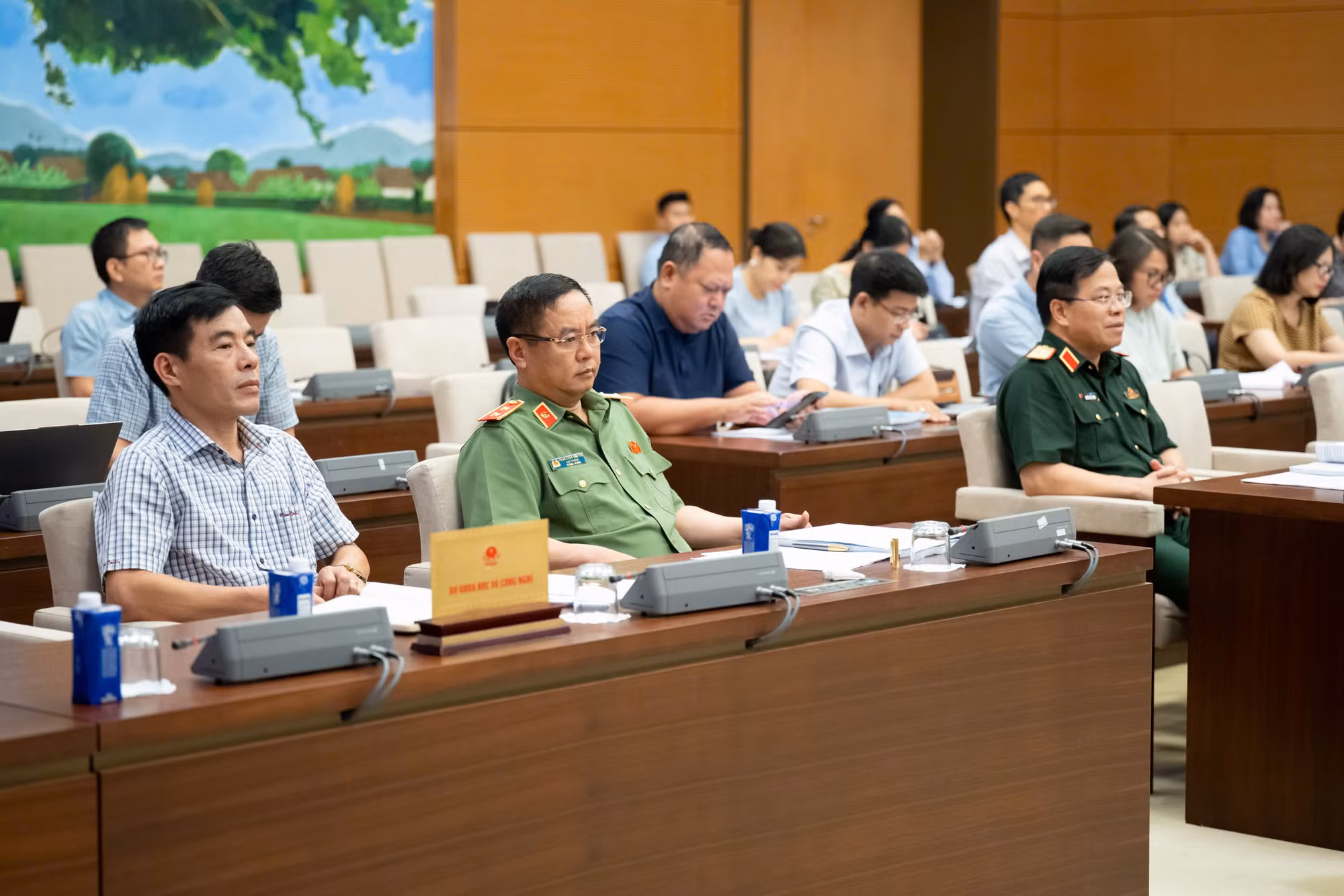 Xây dựng Luật sửa đổi, bổ sung một số điều của 10 luật có liên quan đến ANTT nhằm đáp ứng yêu cầu cấp bách của thực tiễn -0