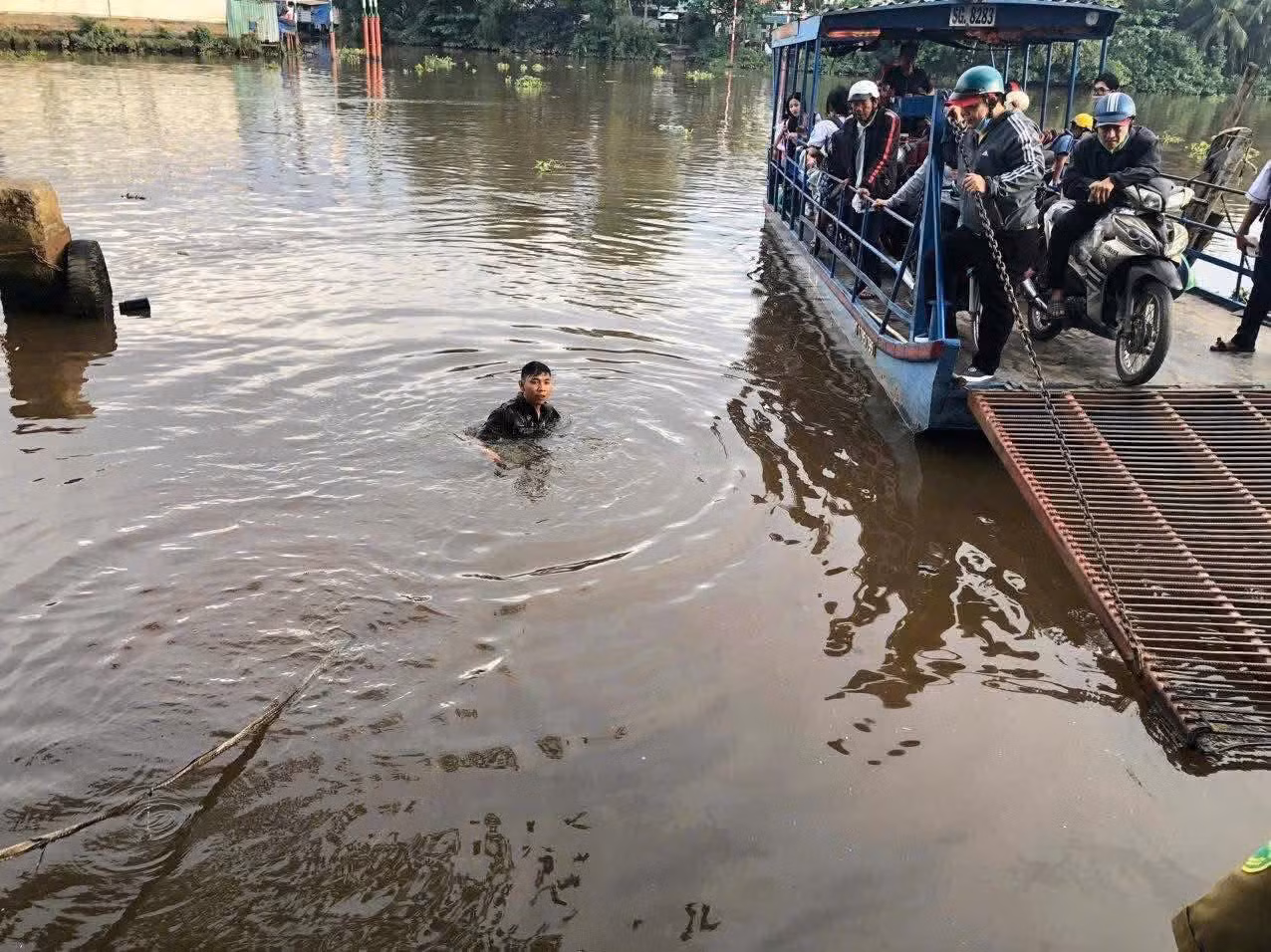 Nhân rộng hình ảnh dũng cảm cứu người của thành viên lực lượng an ninh cơ sở -0