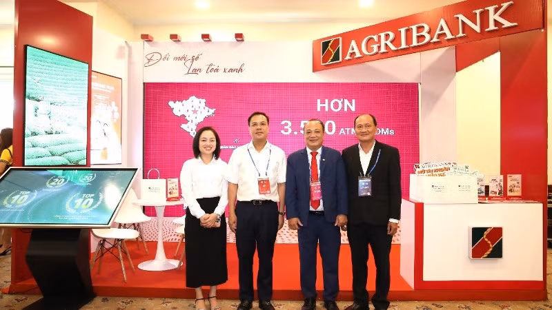 Agribank tiếp tục khẳng định vị thế tiên phong trong kỷ nguyên số tại Diễn đàn Ngân hàng Bán lẻ Việt Nam 2025 -0