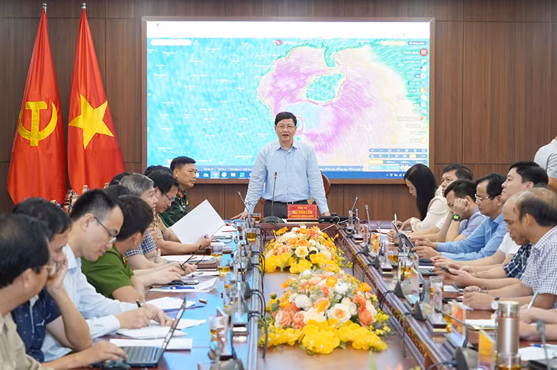 Phó Thủ tướng Trần Hồng Hà chủ trì họp trực tuyến triển khai phòng, chống bão số 10 -0