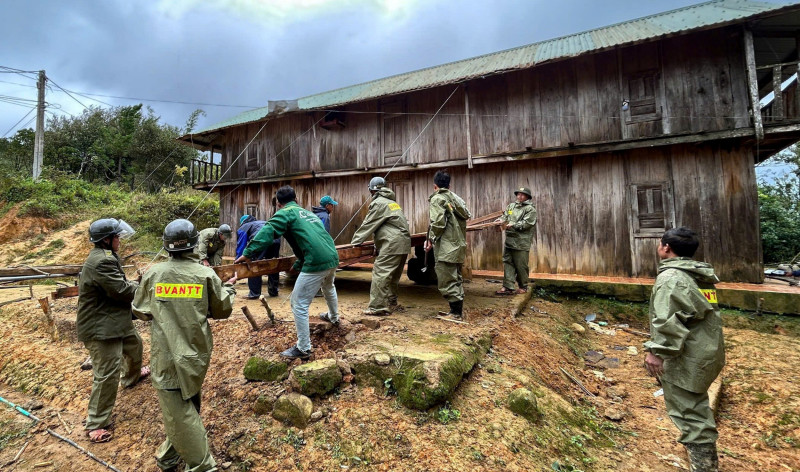Công an nhân dân vì Đảng, vì dân -0