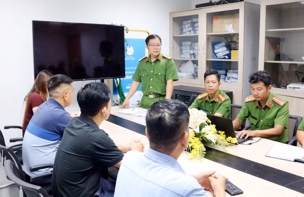 Hướng dẫn thông báo lưu trú, đăng ký tạm trú cho các nhà thầu, người lao động tại Phú Quốc -0