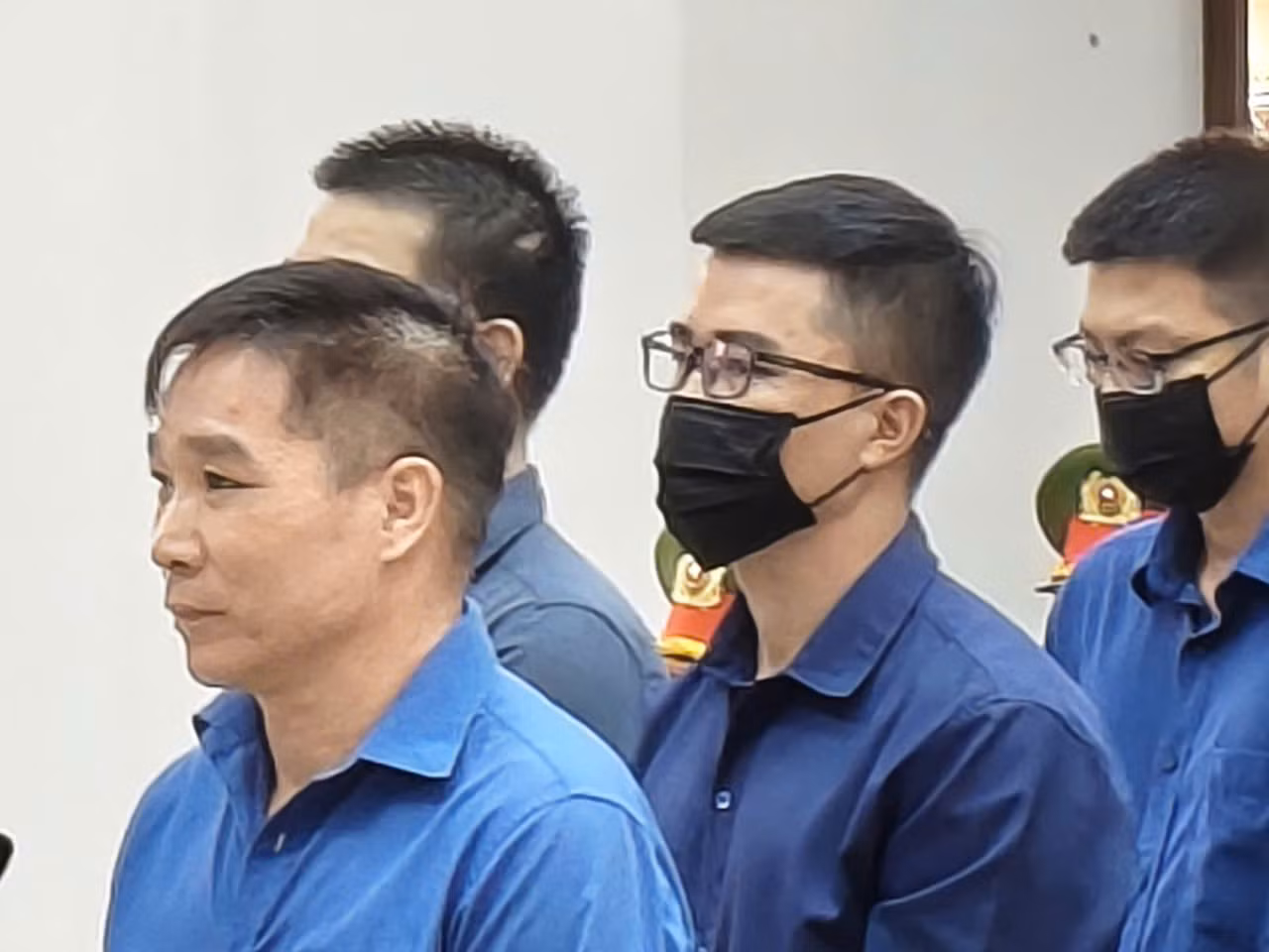 “Nhận quà” là súng đạn, Bình Kiểm và đồng phạm ra tòa -0