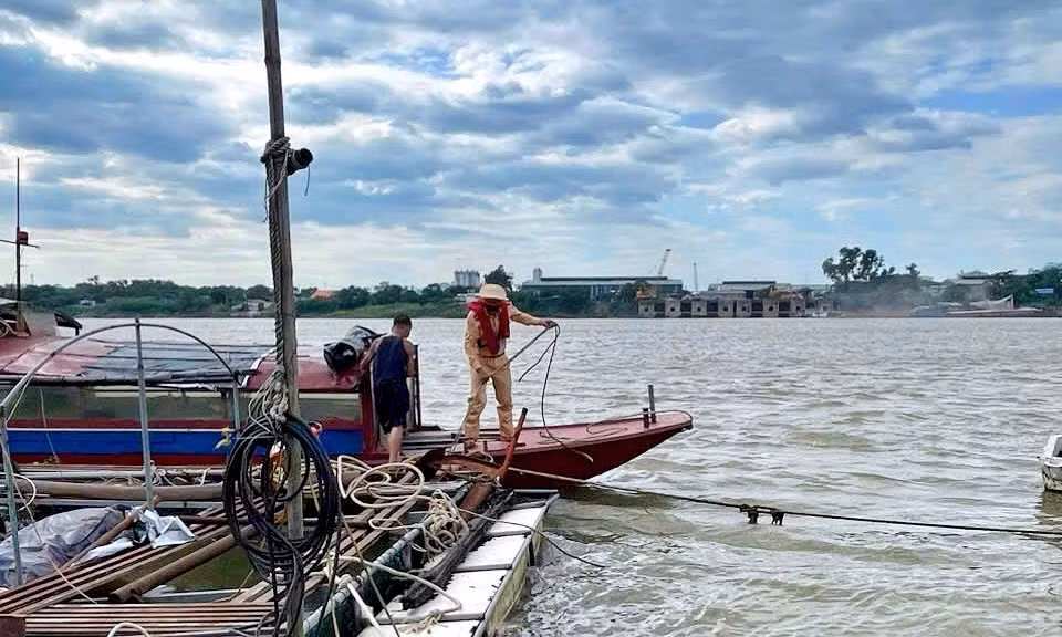 CSGT Hà Nội triển khai ứng phó Bão số 9 ở mức cao nhất -0