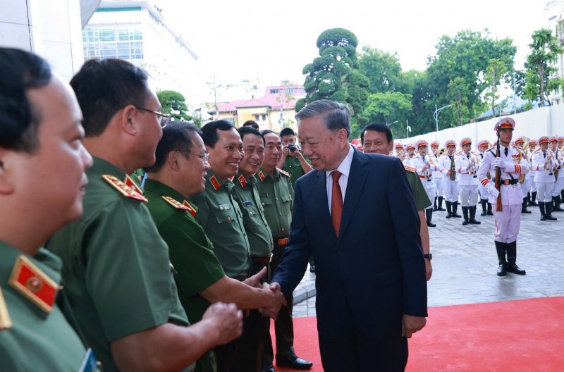 Công an nhân dân vì Đảng, vì dân -0