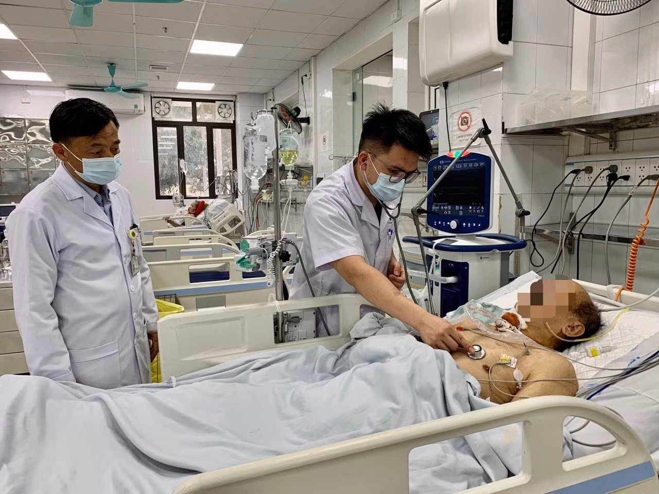 Bác sĩ Bệnh viện 19-8 xuyên Tết cấp cứu người bệnh -0