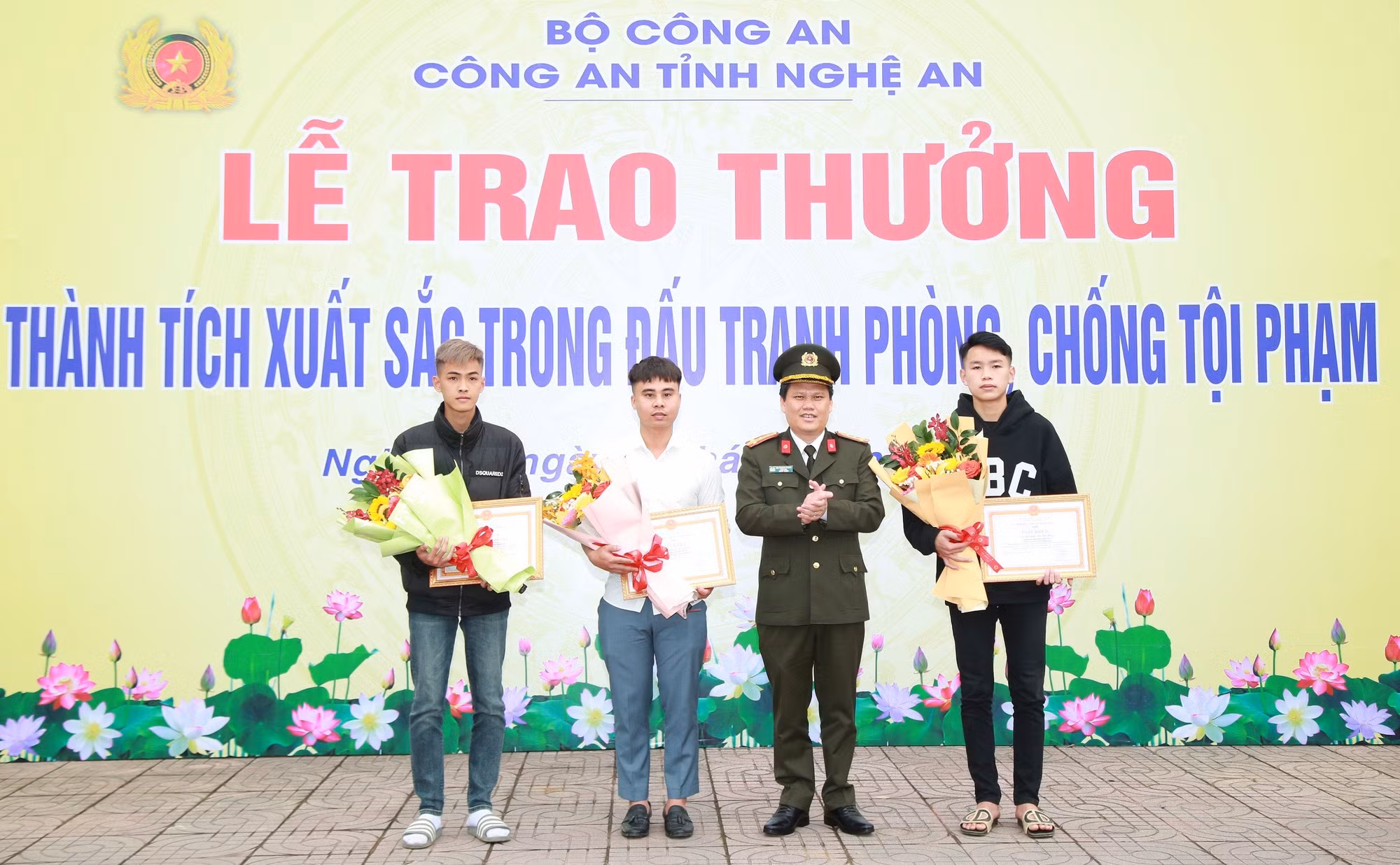 Nghệ An: Trao thưởng thành tích xuất sắc của Công an tỉnh trong đấu tranh phòng chống tội phạm dịp Tết Nguyên Đán -0