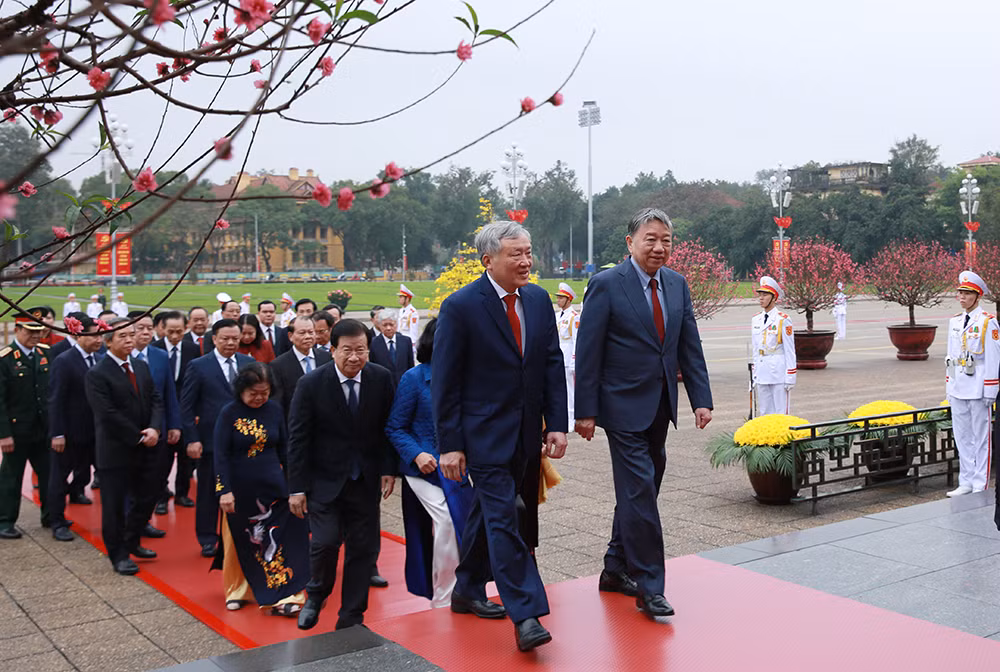 Lãnh đạo Đảng, Nhà nước và Bộ Công an vào Lăng viếng Chủ tịch Hồ Chí Minh -0