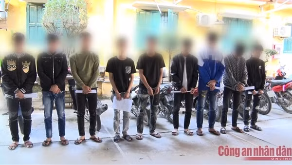 11 thanh, thiếu niên mang dao phóng lợn "lượn đường, hỗn chiến" trong đêm