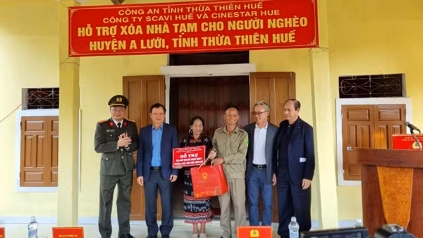 Công an Thừa Thiên Huế hỗ trợ xóa nhà tạm cho nhiều gia đình khó khăn