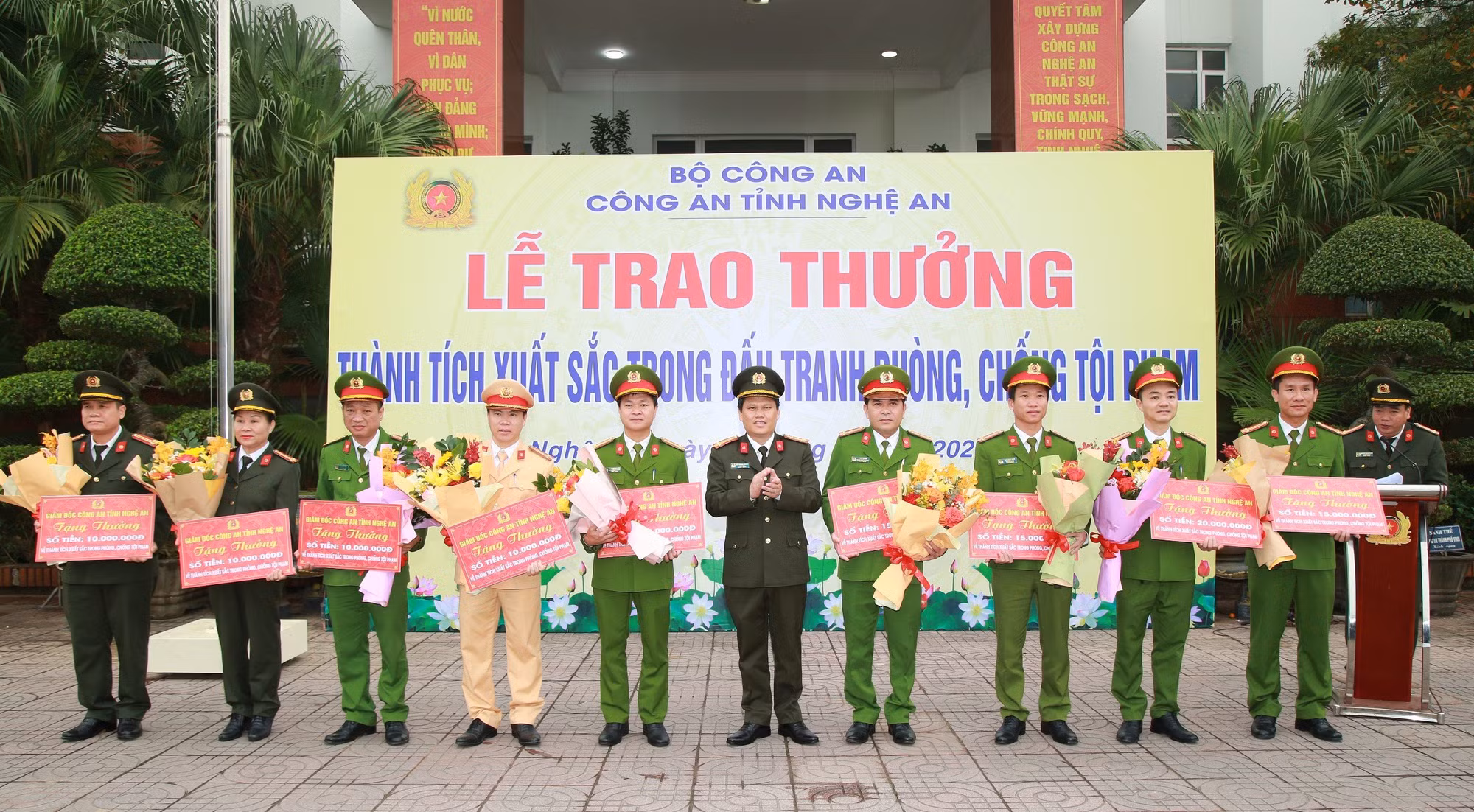 Nghệ An: Trao thưởng thành tích xuất sắc của Công an tỉnh trong đấu tranh phòng chống tội phạm dịp Tết Nguyên Đán -0