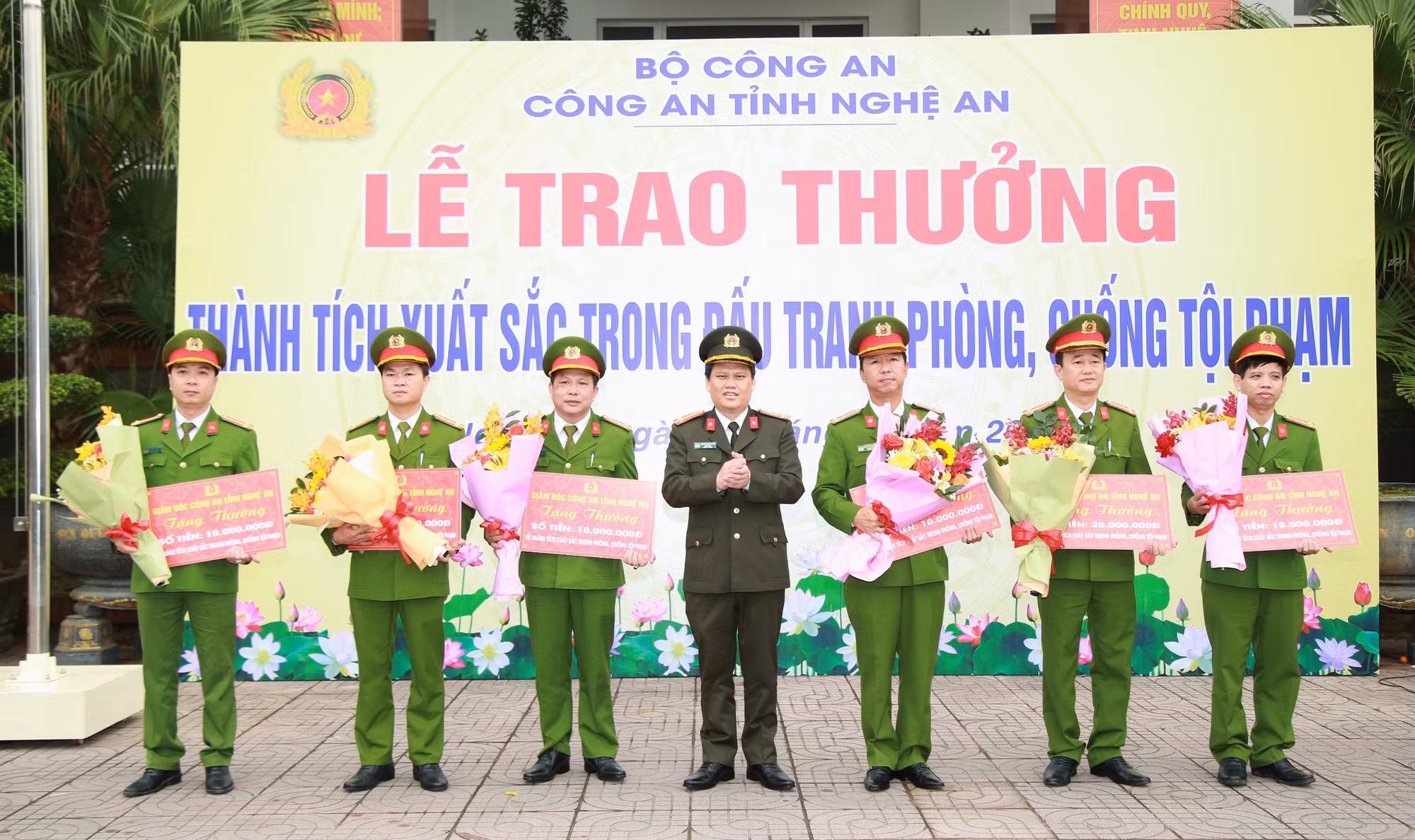 Nghệ An: Trao thưởng thành tích xuất sắc của Công an tỉnh trong đấu tranh phòng chống tội phạm dịp Tết Nguyên Đán -0