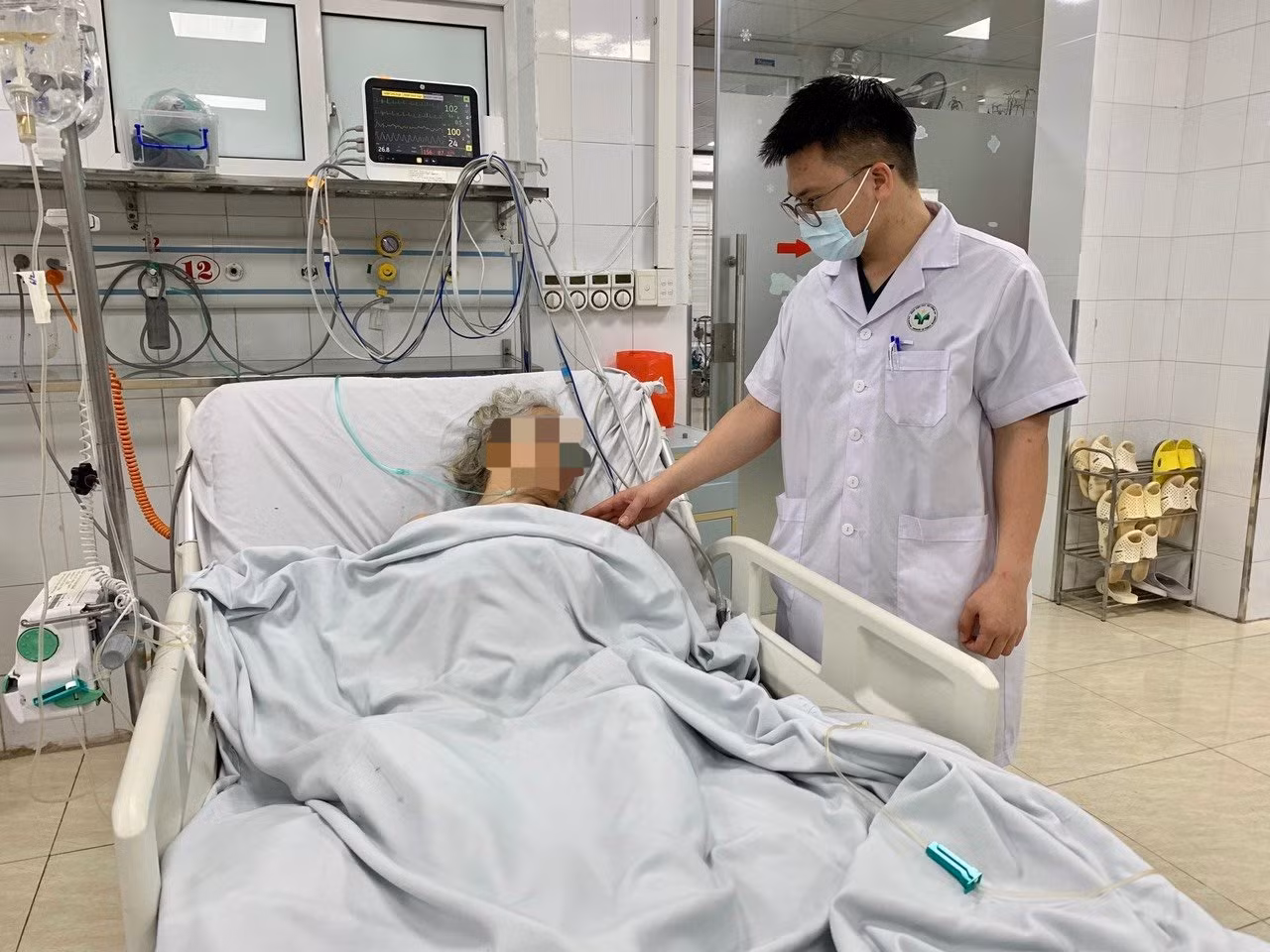 Bác sĩ Bệnh viện 19-8 xuyên Tết cấp cứu người bệnh -0