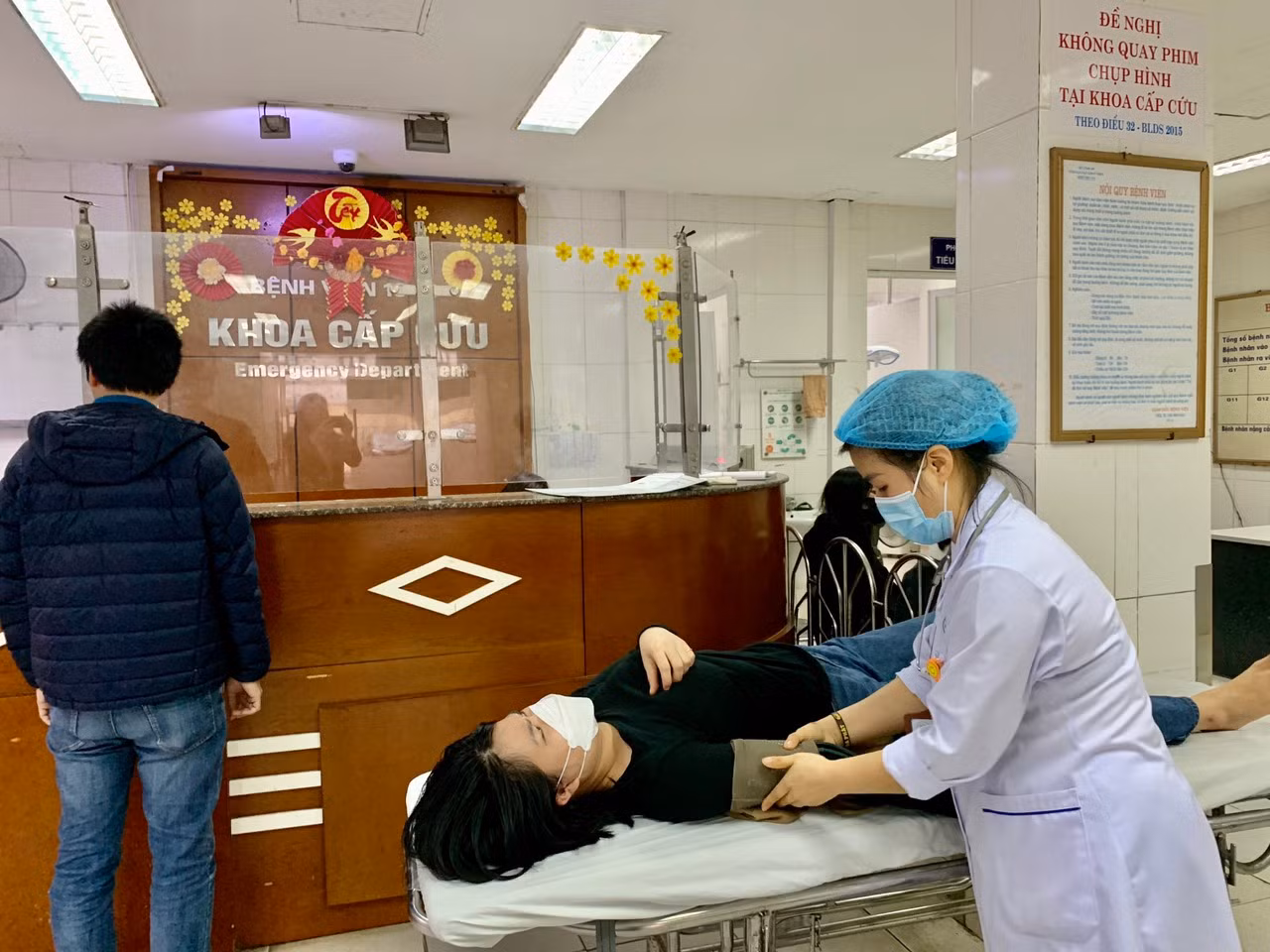 Bác sĩ Bệnh viện 19-8 xuyên Tết cấp cứu người bệnh -0