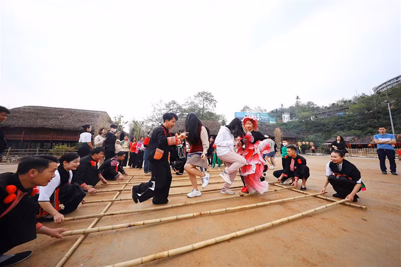 Đón Tết Giáp Thìn 2024, cáp treo Fansipan hoạt động trở lại từ ngày 8/2 -0