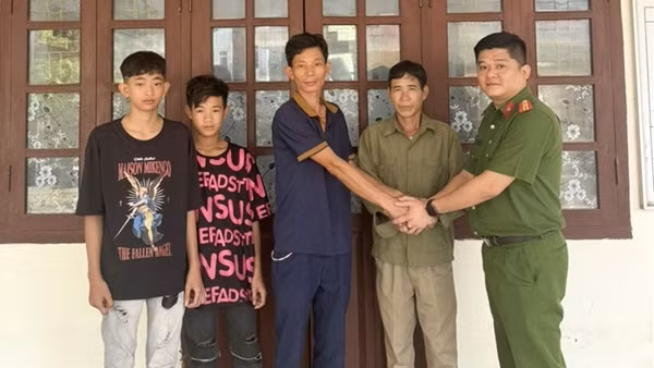 Hai thiếu niên vùng cao suýt sập bẫy “việc nhẹ lương cao”