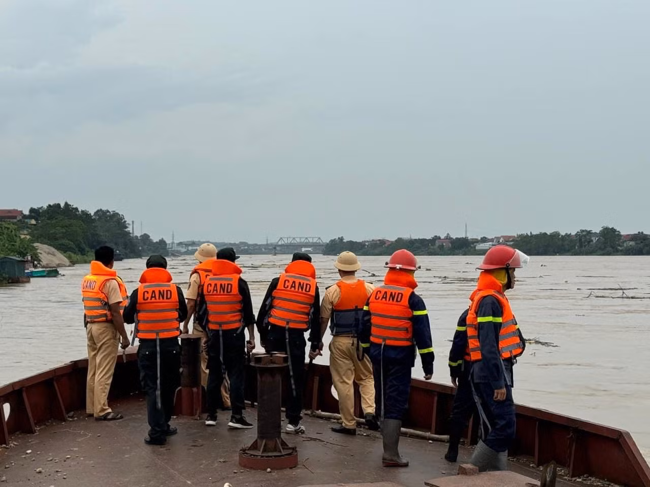 Sớm khớp thông tin xác định cụ thể người bị nạn trong vụ sập cầu Phong Châu -0