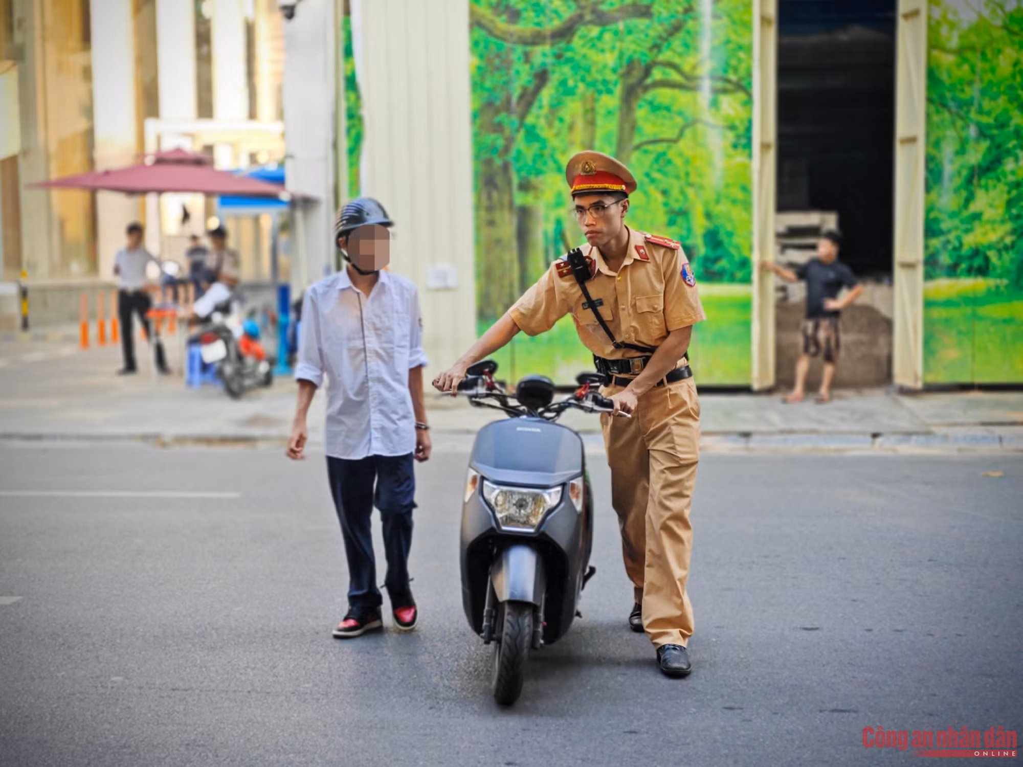 Công an Hà Nội đảm bảo an ninh, ATGT ngày học sinh tựu trường -4